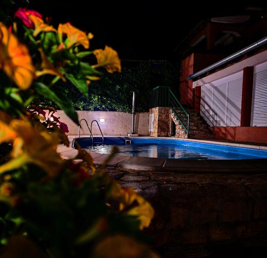 Guesthouse Dila Galovac  Экстерьер фото