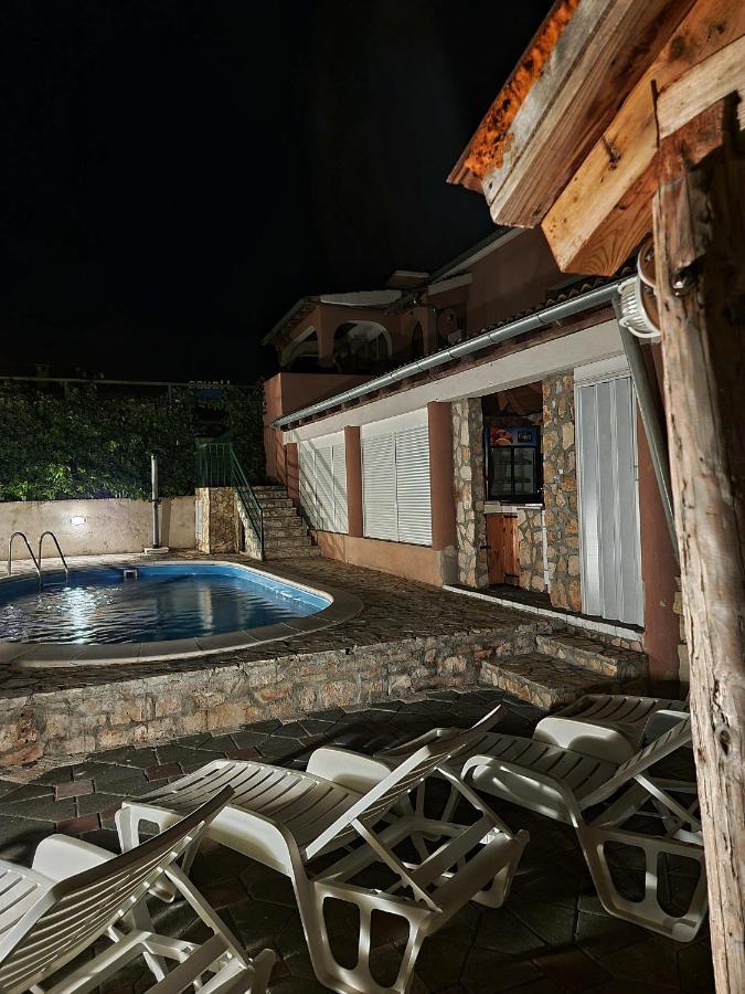 Guesthouse Dila Galovac  Экстерьер фото